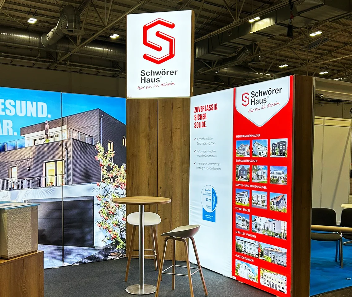 UlrichWerbung_SchwoererHaus_Messestand_Modular_Fertighaus_Messebau Modularer Messestand für SchwörerHaus – Messebau und Standkonzept von UlrichWerbung
